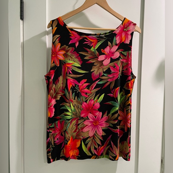 Chico's Tops - Chico’s Travelers Sleeveless. Blouse in Tropical Hibiscus Print Size 3